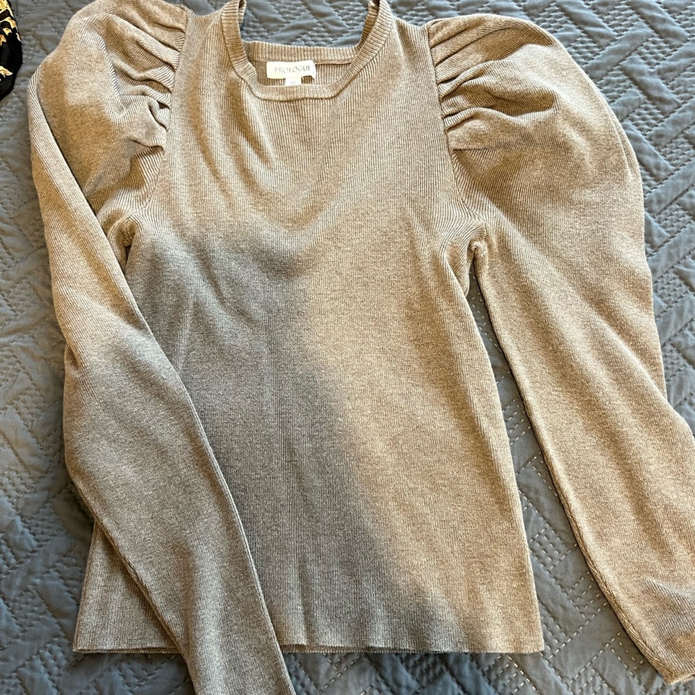 Puff sleeved sweater in tan